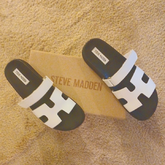 Steve Madden Monochrome Slide Sandals - Picture 1 of 3